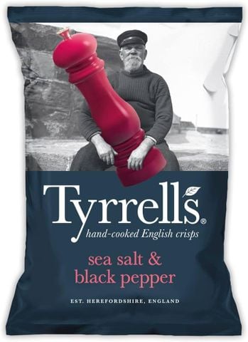 Khoai tây chiên vị muối biển và tiêu đen hiệu Tyrrells 150g