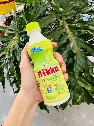 Nước sữa chua trái cây vị dưa gang Hokkaido Mikku 300ml