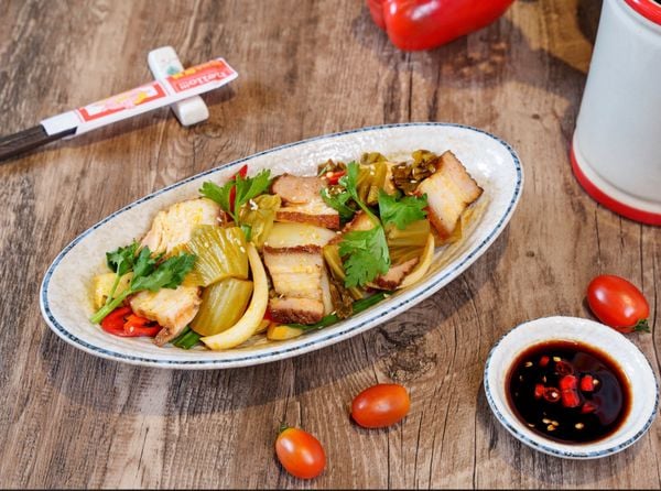  Heo Quay Da Giòn Xào Cải Chua 