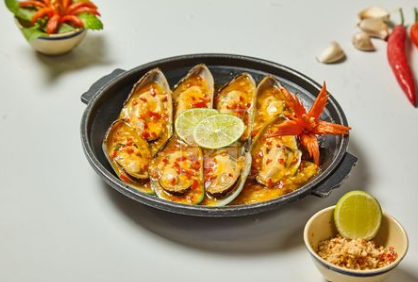  Vẹm Xanh Sốt Bơ Cay Chấm Bánh Mì 