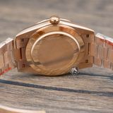 Đồng Hồ Rolex Day-Date 40mm 228235-0003 Rep 1:1 Cao Cấp Vỏ Vàng Hồng Mặt Nâu Cọc Số Đính Đá Baguette Dây Kim Loại