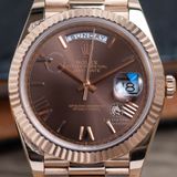 Đồng Hồ Rolex Day-Date 40mm 228235-0002 Rep 1:1 Cao Cấp Vỏ Vàng Hồng Mặt Nâu Chocolate Cọc Số La Mã Dây Kim Loại
