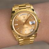 Đồng Hồ Rolex Day-Date 40mm 228238-0005 Rep 1:1 Cao Cấp Vỏ Vàng Kim Mặt Vàng Cọc Số Đính Đá Dây Kim Loại