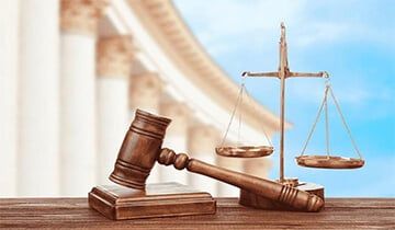 Nguyên tắc tòa án xét xử tập thể và quyết định theo đa số trong vụ án hành chính