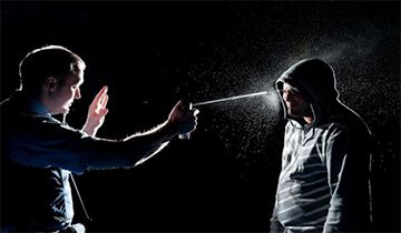 Phòng vệ chính đáng là gì? Trách nhiệm pháp lý theo Bộ luật hình sự Việt Nam