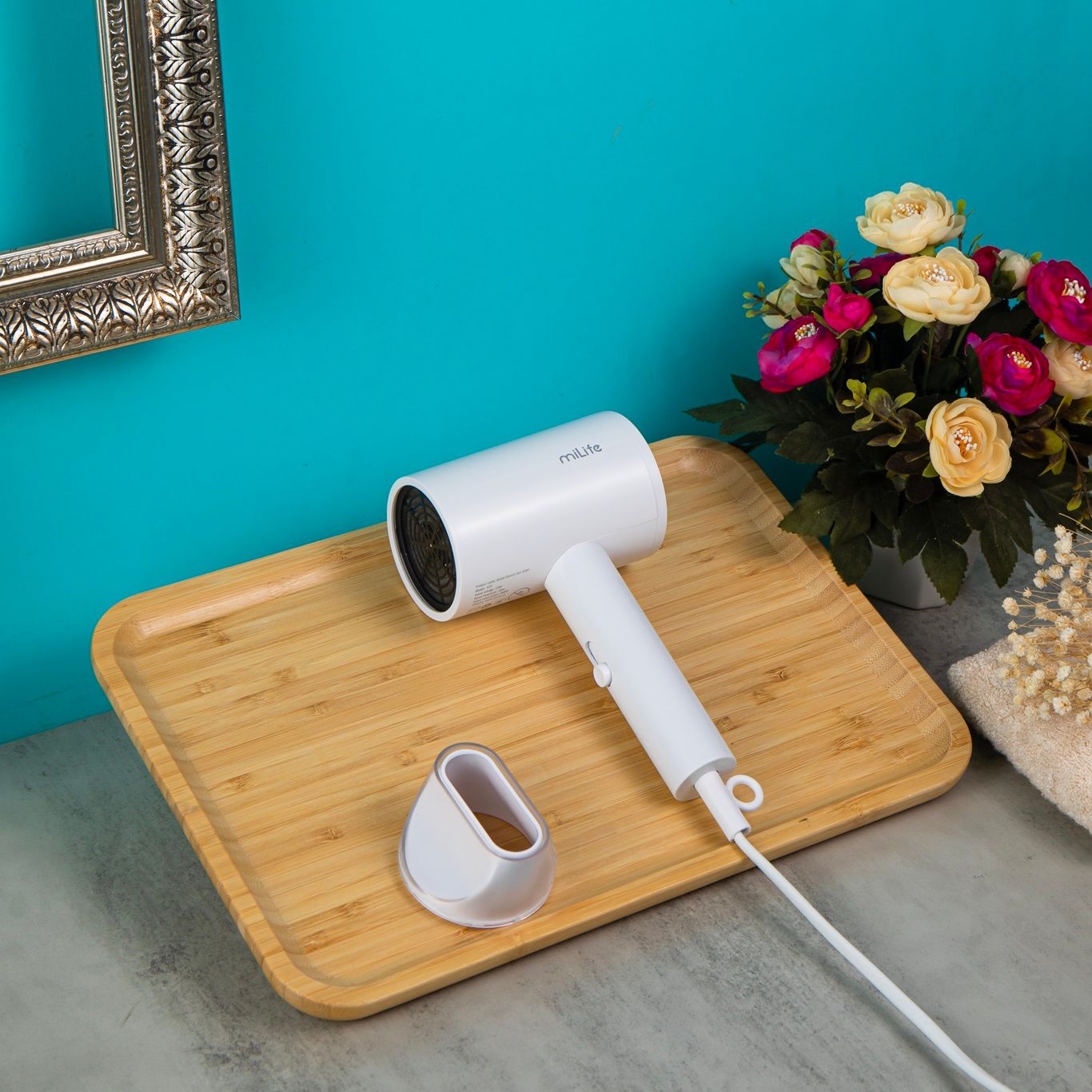  Máy sấy tóc ion âm miLife A1P 800w với ánh sáng xanh bảo vệ tóc 