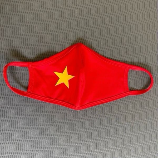  Khẩu trang đỏ sao vàng 
