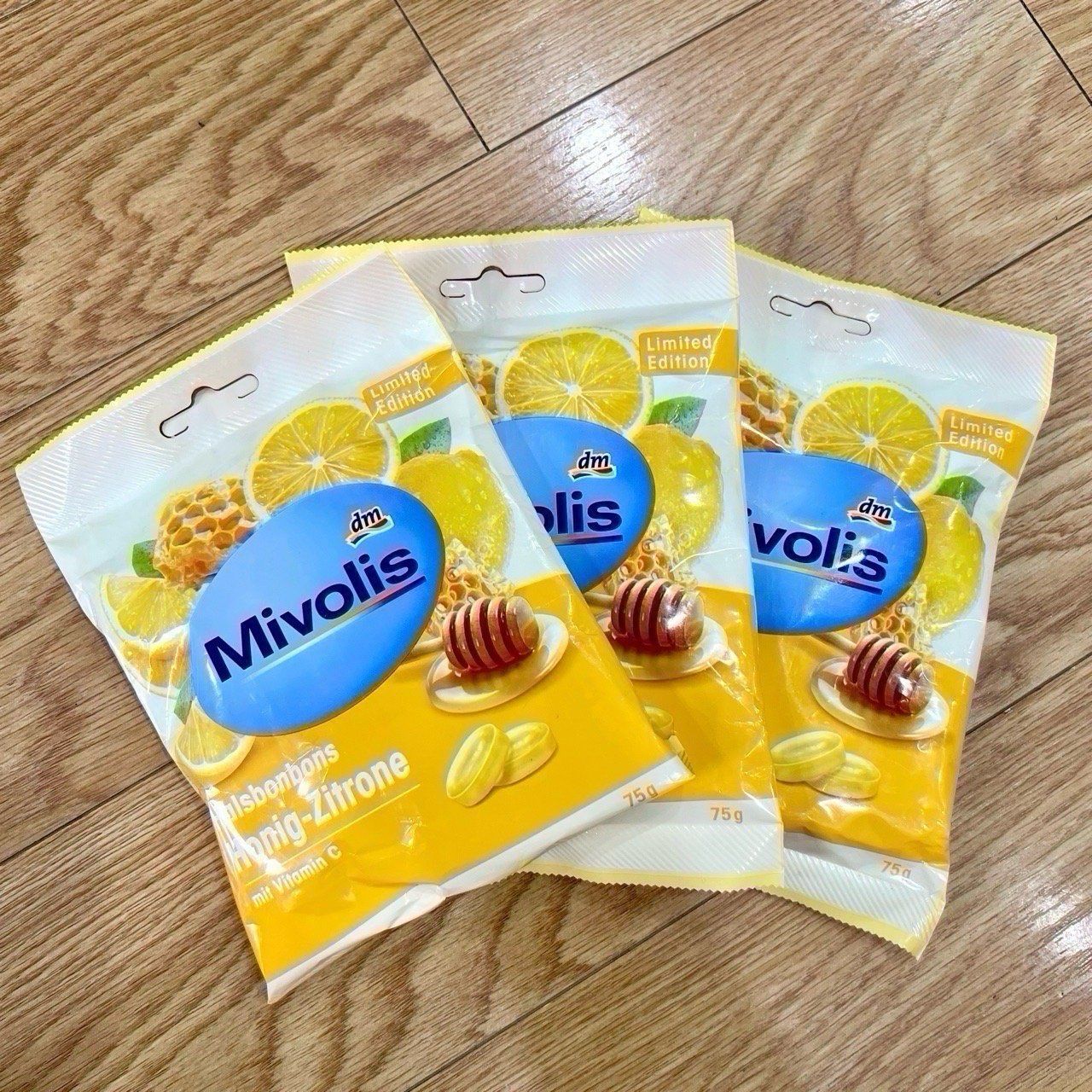  Kẹo ngậm Mivolis mật ong vị chanh – Làm dịu cổ họng & thơm miệng tự nhiên – 75g. 