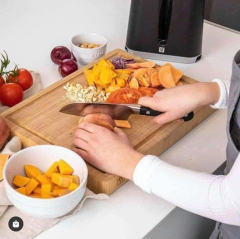  Thớt gỗ hãng Zwilling 36 x 25,5 x 5 cm của Đức 