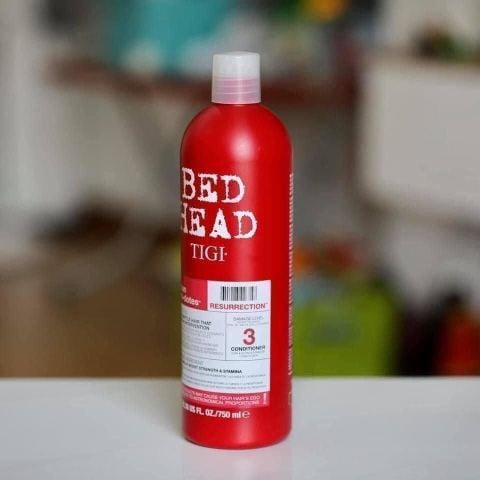  Bộ đôi dầu gội và dầu xả Tigi Đỏ – chăm sóc tóc nhuộm mềm mượt và bền màu chuẩn salon. 