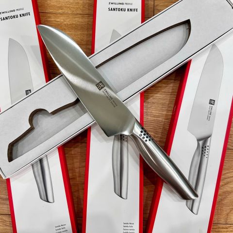  Dao bếp Santoku Zwilling Profile 18cm – Thép không gỉ, lưỡi dao sắc bén, bền bỉ, liền khối 