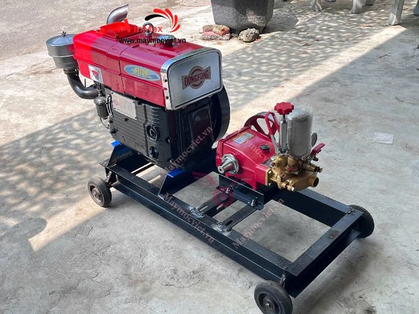 Máy xịt sát trùng chuồng trại động cơ dầu D15, đầu xịt 7HP VMX157