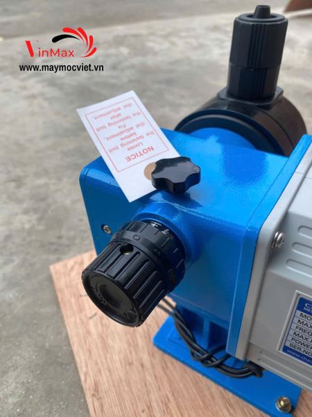 Bơm Định Lượng AX1-52-PTC-HWS-K