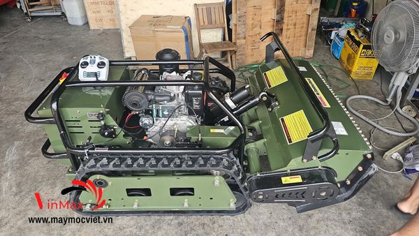 Máy cắt cỏ điều khiển từ xa động cơ 20HP hàm cắt 100cm Turbo TBX1102