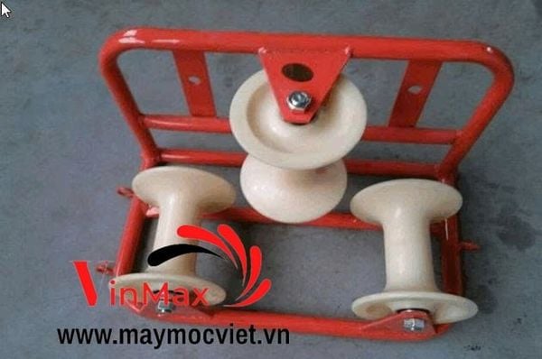 Con lăn kéo cáp điện