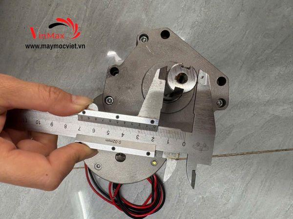 Cục Nguồn Máy Tước Và Cắt Khúc Mía
