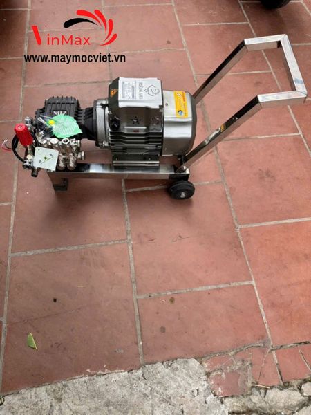 Khung ráp bộ xịt rửa liền trục inox hai bánh