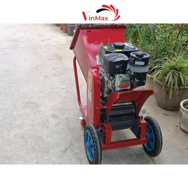 Máy băm cành cây, tàu lá mini Kawasaki BCK70