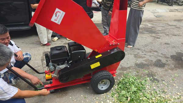 Máy Băm Cành Đề Nổ Dùng Xăng Turbo TBX15