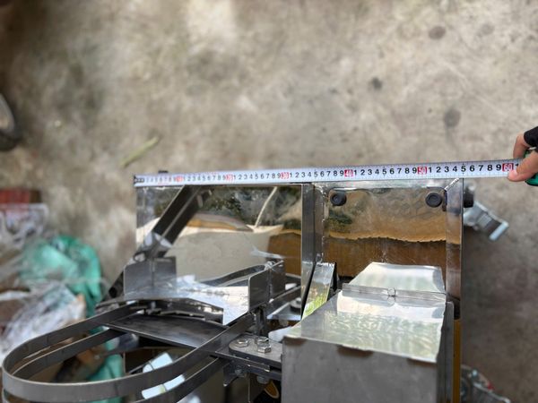 Máy bổ đôi dừa, máy chặt dừa tự động khung inox chạy điện Turbo TBD475