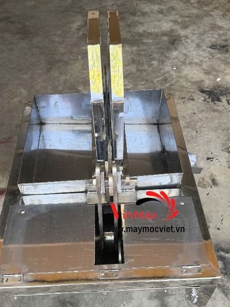 Máy Bổ Đôi Dừa Tươi Tự Động VMD7580