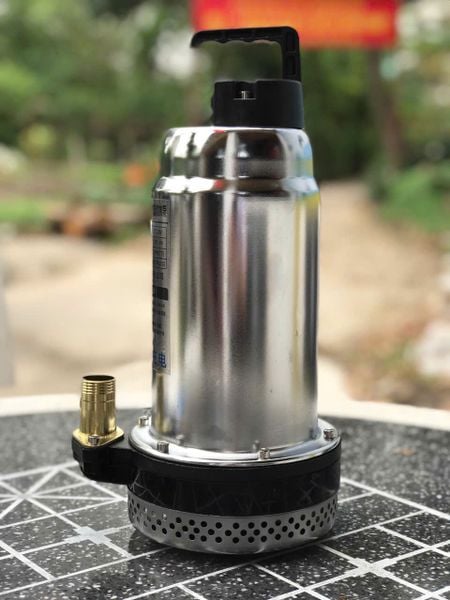 Máy bơm chìm chạy pin thân inox điều khiển từ xa Turbo SZQB12