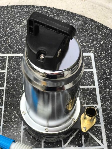 Máy bơm chìm chạy pin thân inox điều khiển từ xa Turbo SZQB12