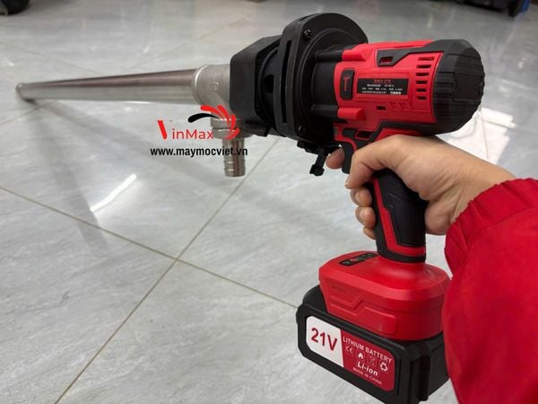 Bơm dầu nhớt, hóa chất thùng phuy chạy pin Turbo TBB750