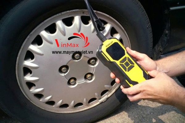 Máy bơm hơi dùng pin Stanley SXIF0101 (Tích hợp đèn Led & sạc dự phòng)