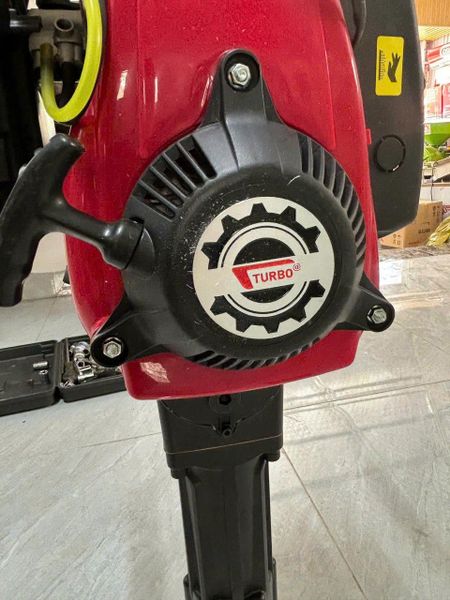 Máy bứng gốc cây, máy đục betong 4 thì Turbo TBC680