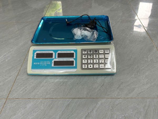 Cân tính giá tiền 40kg, K019 độ chia 5g phím bọc inox