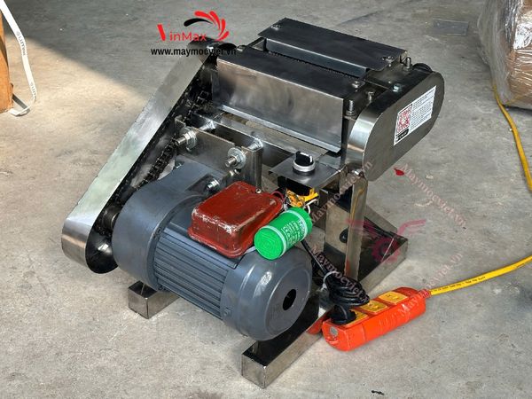 Máy cán thịt tươi sống, cán thịt cốt lết 2 lô gai Vinmax VMT17