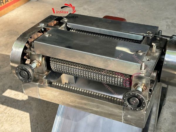 Máy cán thịt tươi sống, cán thịt cốt lết 2 lô gai Vinmax VMT17