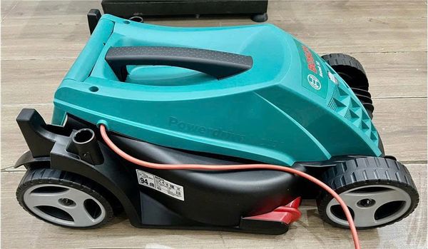 Máy Cắt Cỏ Đẩy Tay Dùng Điện Bosch Rotak 32