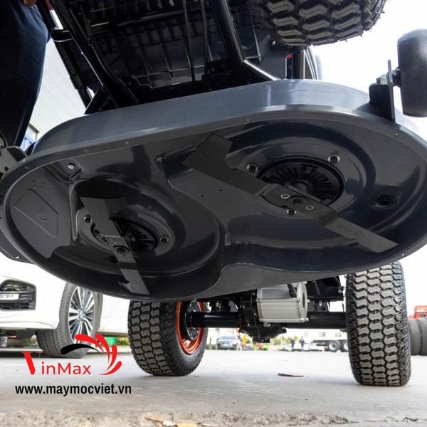 Xe cắt cỏ ngồi lái dùng pin Turbo TBC38