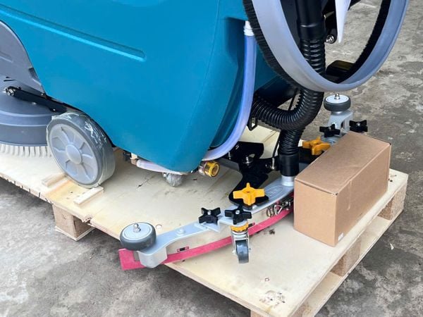 Máy chà sàn nhà xưởng Kraffer KF60 dùng bình