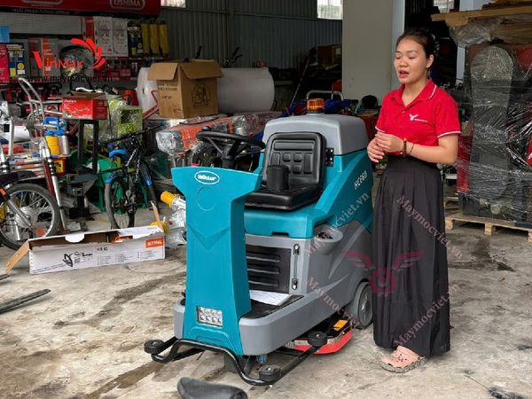 Máy chà sàn ngồi lái HiClean HC660