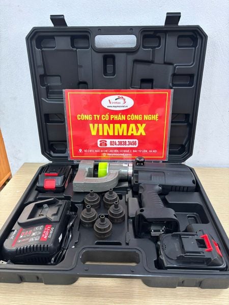 Máy đột lỗ tôn máng cáp dùng pin CM32