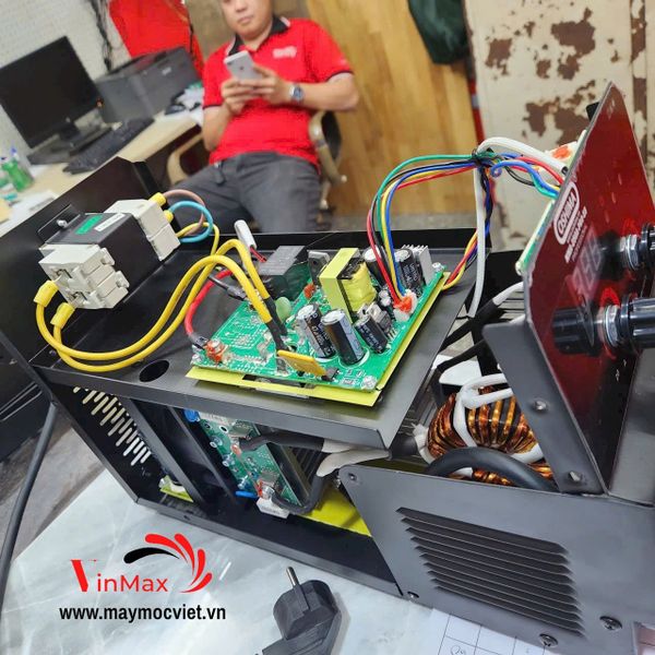 Máy hàn Oshima MMA-250A-PRO-5B 13KVA Đỏ