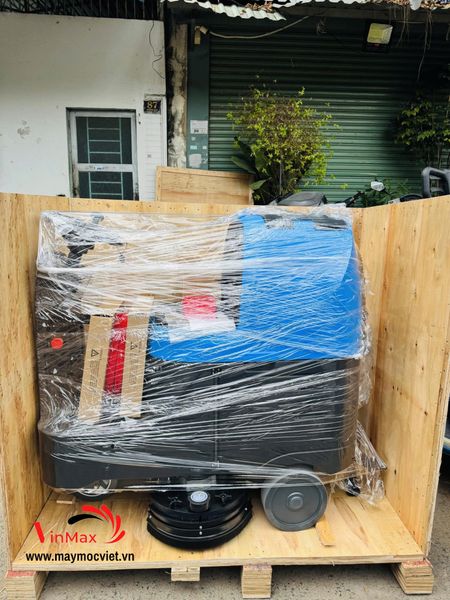 Máy lau sàn liên hợp ngồi lái dùng trong nhà xưởng Kraffer GM90B