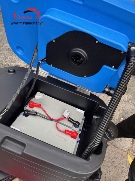 Máy lau sàn liên hợp ngồi lái dùng trong nhà xưởng Kraffer GM90B