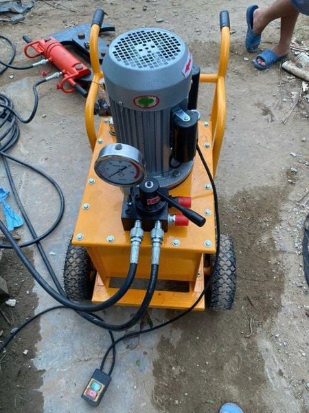 Máy Kẹp Thủy Lực Phá Dỡ Bê Tông Cốt Thép Turbo DLX320