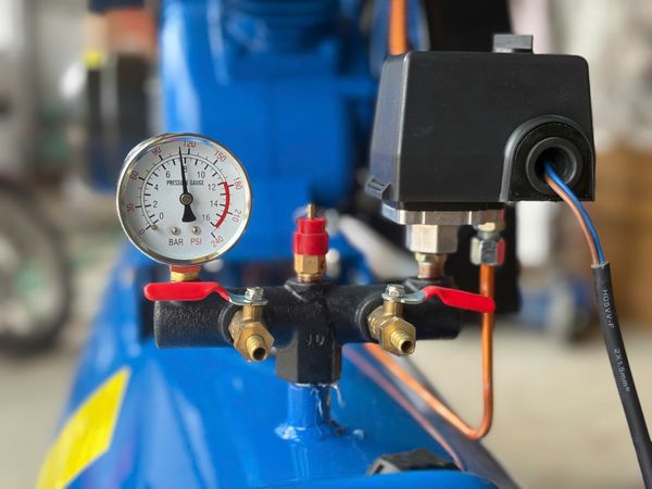 Máy nén khí Pegalion 120L TM-W-0.36/8-120L (220V) 3HP