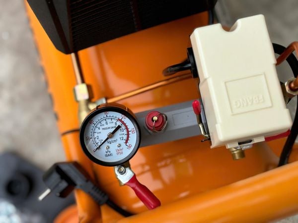 Máy nén khí Dekton 5HP 50L DK50LT