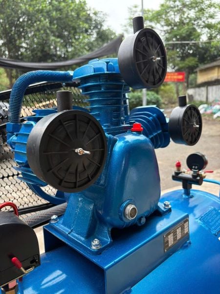 Máy nén khí Jetman 3 pha 200 lít 4hp PK-40200