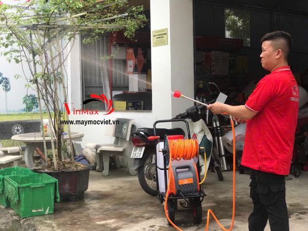 Máy phun thuốc, tưới vườn di động dùng acquy Turbo TXT12