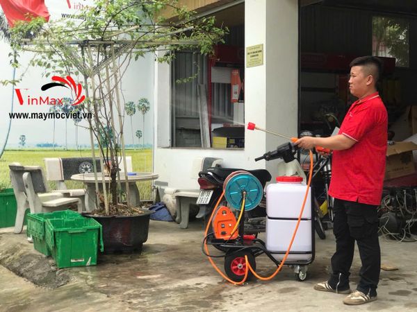 Máy phun thuốc, tưới vườn di động dùng acquy Turbo TXT12