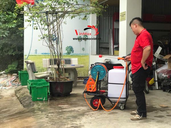 Máy phun thuốc, tưới vườn di động dùng acquy Turbo TXT12