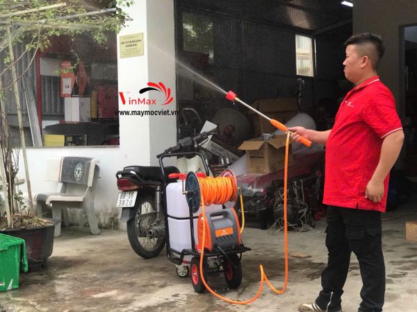 Máy phun thuốc, tưới vườn di động dùng acquy Turbo TXT12
