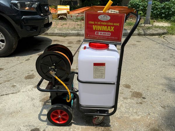 Máy Phun Tưới Di Động Dùng Ắc Quy Turbo TB60